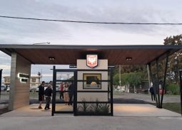 Fachada principal del nuevo ingreso al predio de Bernal del Ateneo Don Bosco